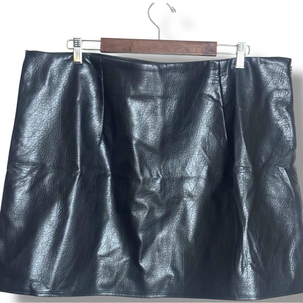 Old Navy NWT Black Faux Leather Mini A-Line Fit and Flare Skirt with Slit - Picture 13 of 16